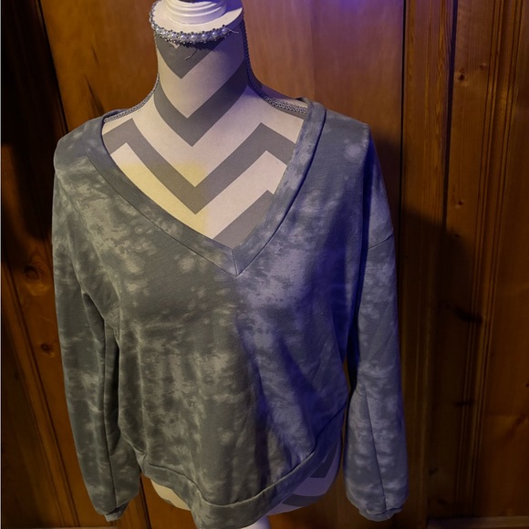 Pink Lily Sweatshirt - Picture 1 of 2